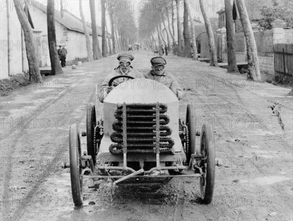 Lorraine Barrow at the wheel of a De Dietrich, Paris to Madrid Race, 1903. Artist: Unknown