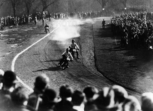 Ivor Creek riding a Norton Model 18, Epping Forest, Essex, February, 1928. Artist: Unknown