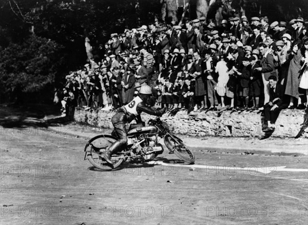 Jack Robinson on a Norton bike, during an Amateur TT race, 1925. Artist: Unknown