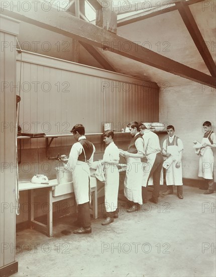 Scullery practice, Sailors' Home School of Nautical Cookery, London, 1907. Artist: Unknown.