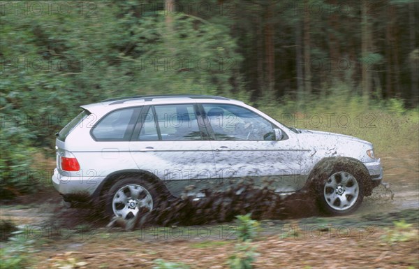 2001 BMW X5 4.4i. Artist: Unknown.