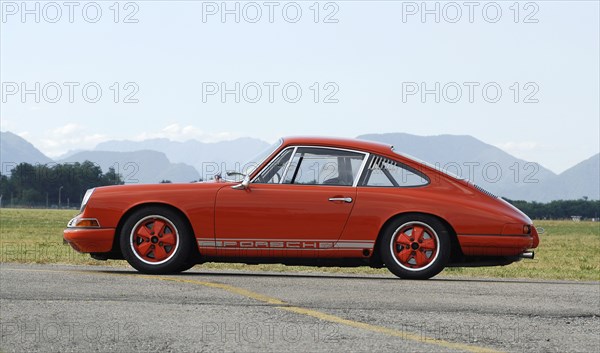 1965 Porsche 911 2000 R Artist: Unknown.