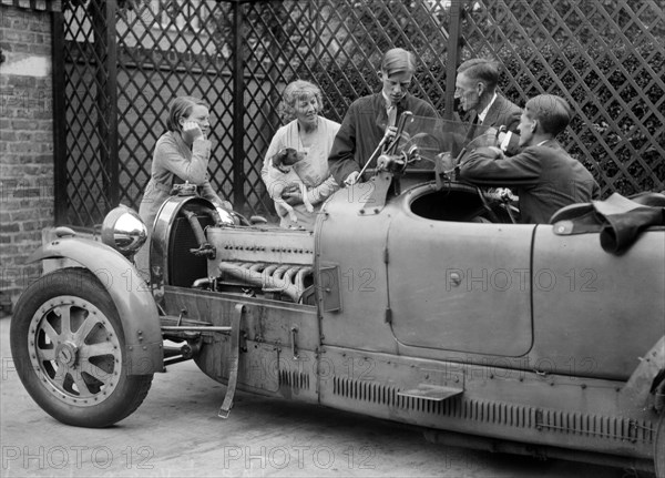 Denis Evans inspecting the plugs of his Bugatti Type 43 2262cc. Artist: Bill Brunell.