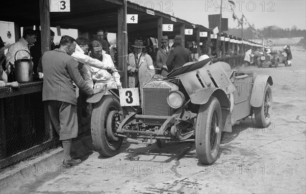 Dudley Froy and George Field's Invicta at the JCC Double Twelve race, Brooklands, 8/9 May 1931. Artist: Bill Brunell.