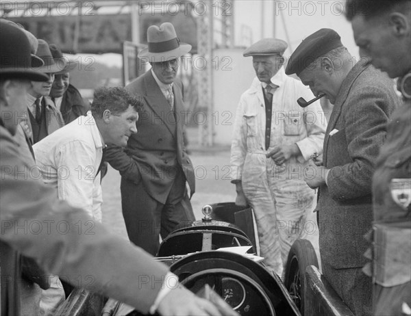 People examining Leon Cushman's Austin 7 racer at Brooklands for a speed record attempt, 1931. Artist: Bill Brunell.