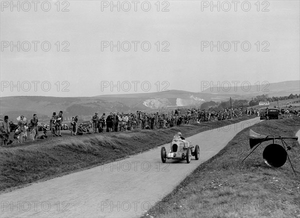 MG of Denis Evans competing at the Lewes Speed Trials, Sussex, 1938. Artist: Bill Brunell.