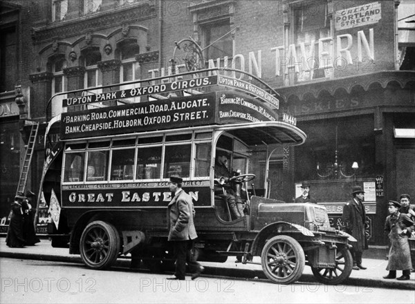 1906 Straker Squire bus Artist: Unknown.