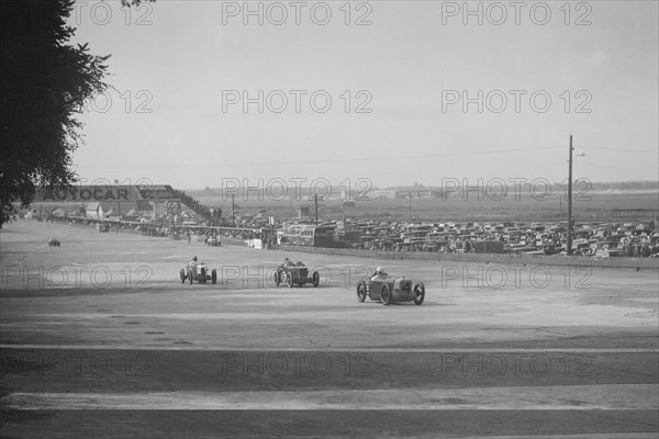 'Rubber Duck', Austin 7 of LP Driscoll, leading two MG Cs, BRDC 500 Mile Race, Brooklands, 1931. Artist: Bill Brunell.