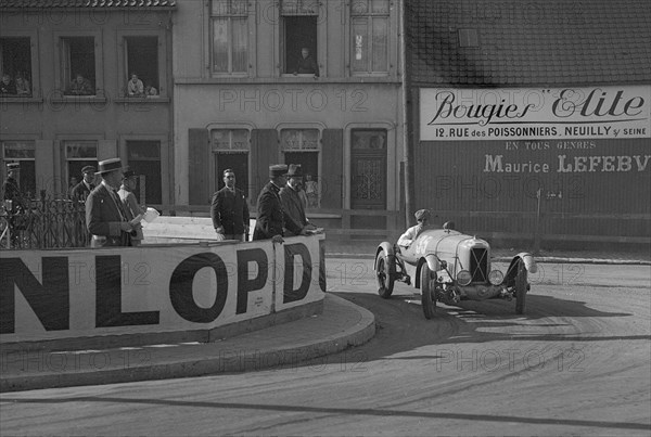 Salmson competing at the Boulogne Motor Week, France, 1928. Artist: Bill Brunell.