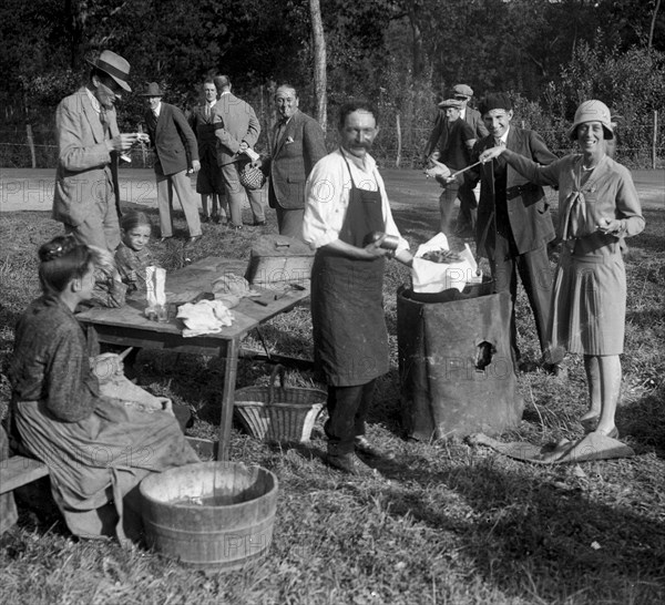 Picnic at Boulogne Motor Week, France, 1928. Artist: Bill Brunell.