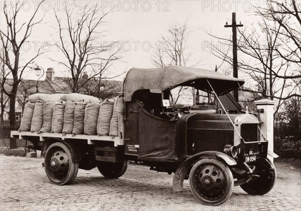 Open-backed lorry, 1919. Artist: Unknown