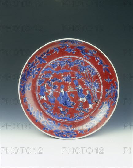 Blue and white dish with red overglaze, China, c1572-c1620. Artist: Unknown