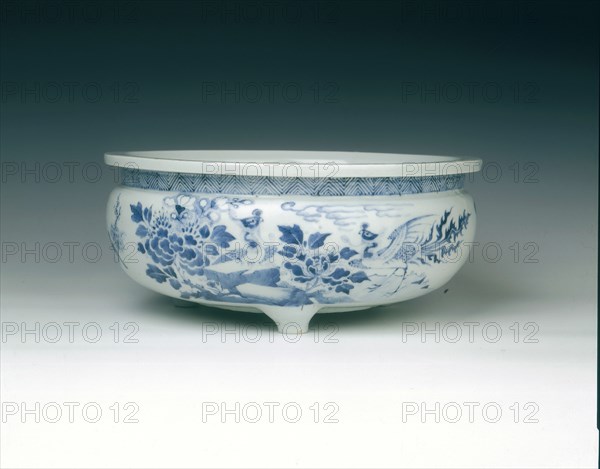 Dehua blue and white tripod bowl, China, mid-late 17th century. Artist: Unknown