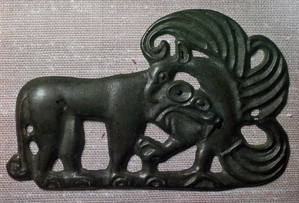 Chinese bronze harness plaque of a tiger and gryphon, 2nd century BC. Artist: Unknown