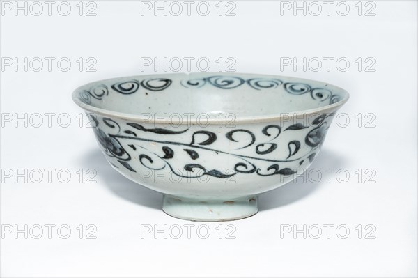 Blue and white bowl, 13th century. Artist: Unknown.