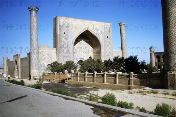 Ulug-Beg Madrasa built 1417-20, Samarkand Registan, c20th century. Artist: CM Dixon.