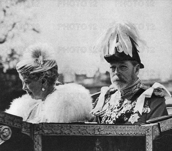 King George V and Queen Mary on their way to St Paul's Cathedral, Silver Jubilee, 1935. Artist: Unknown