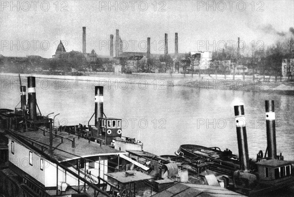 The Seine and the quays at Bercy, Paris, 1931.Artist: Ernest Flammarion