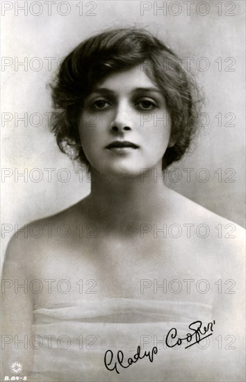 Gladys Cooper (1888-1971), English actress, early 20th century.Artist: Rotary Photo