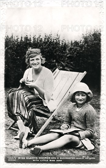 Gladys Cooper (1888-1971), English actress, with her daughter Joan, early 20th century.Artist: Sport & General