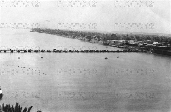 Lower pontoon bridge, Baghdad, Mesopotamia, WWI, 1918. Artist: Unknown