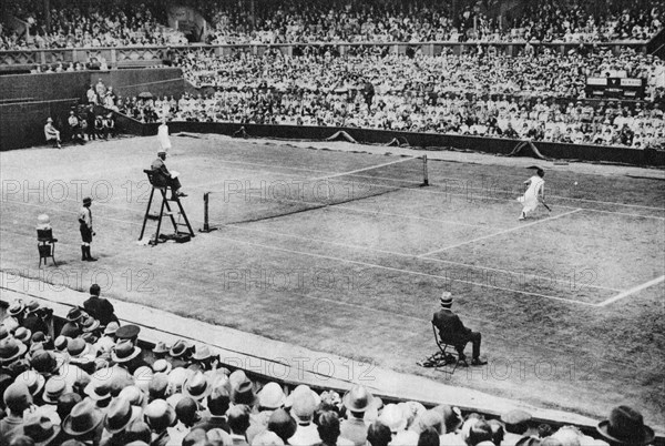 Suzanne Lenglen playing Miss McKane, Wimbledon, London, 1926-1927. Artist: Unknown