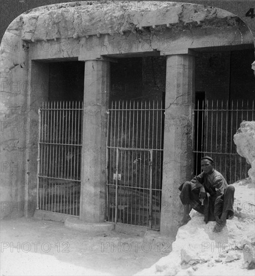 'The tomb of a feudal lord at Beni Hasan, built about 1900BC, Egypt', 1905.Artist: Underwood & Underwood