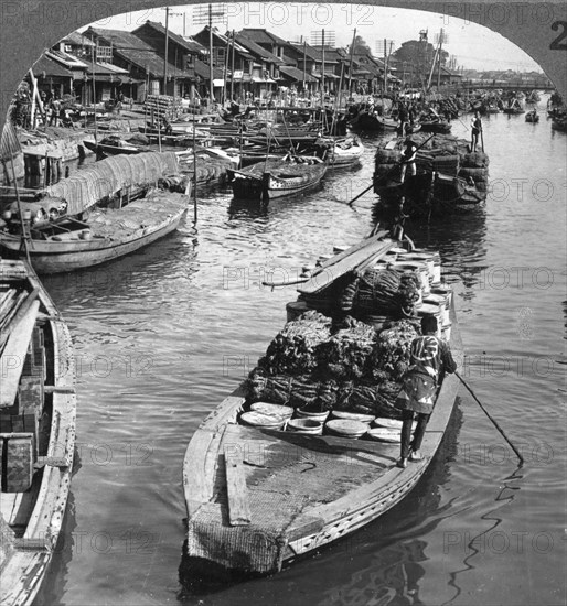 A busy freight canal in Tokyo, Japan, 1904.Artist: Underwood & Underwood