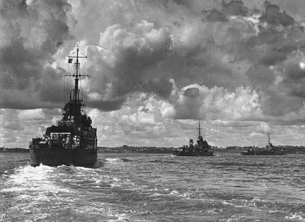 British warships entering Sydney harbour, Australia, 1945. Artist: Unknown