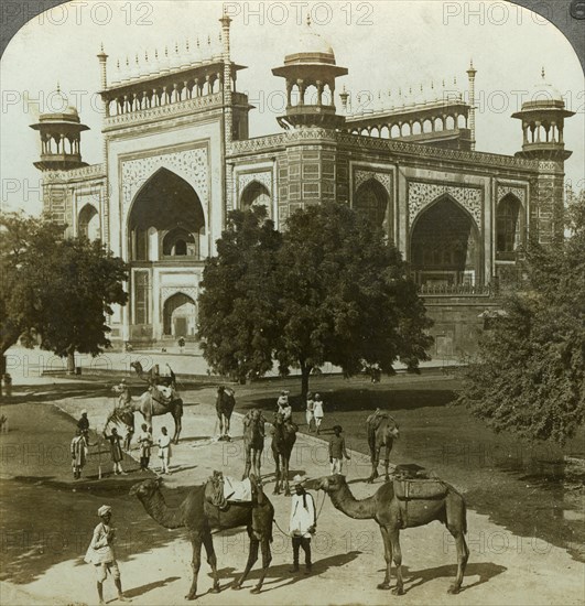 Tomb of Akbar, Sikandarah, Uttar Pradesh, India, c1900s(?).Artist: Underwood & Underwood