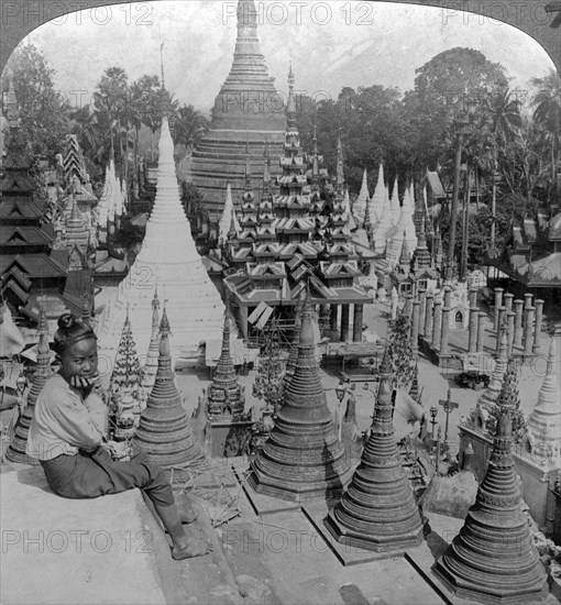 Shwedagon Pagoda, Rangoon, Burma, c1900s(?).Artist: Underwood & Underwood