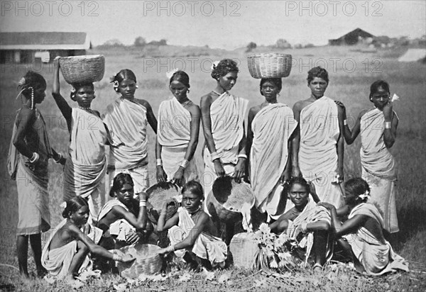 A group of Kol girls, 1902. Artist: Bourne & Shepherd.