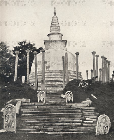 'Thuparama Dagoba zu Anuradhapura', 1926. Artist: Unknown.