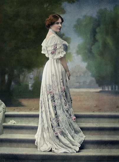 'Theatre National De L'Odeon. - Mlle. Berthe Bady - Role de Paula. La Seconde Madame Tanqueray', 190 Creator: Unknown.