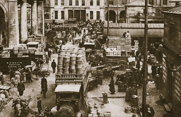 Early morning, Covent Garden Market, London, 20th century. Artist: Unknown