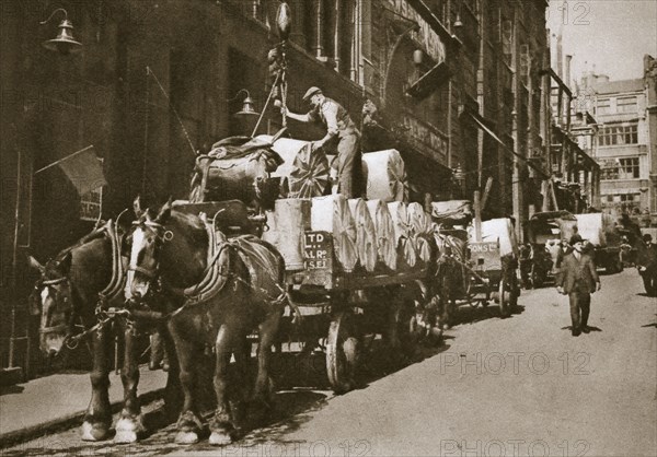 Hoisting the paper into a newspaper office, 20th century. Artist: Unknown