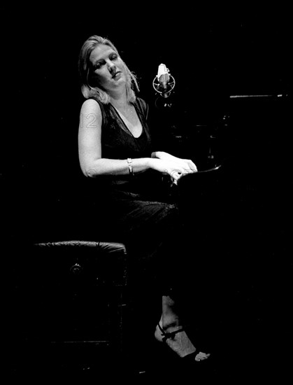 Diana Krall, Ronnie Scott's, London, 1998.  Artist: Brian O'Connor.