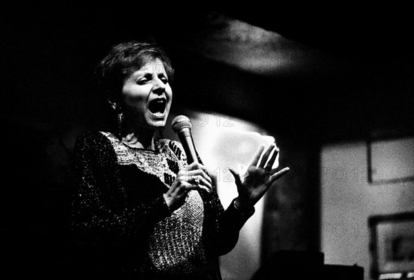 Marlene VerPlanck, Watermill, Jazz Club, Dorking, Surrey, Mar 1999. Artist: Brian O'Connor.