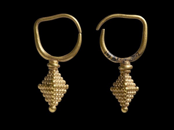 Pair of gold earrings, Parthian, c2nd century. Artist: Unknown.