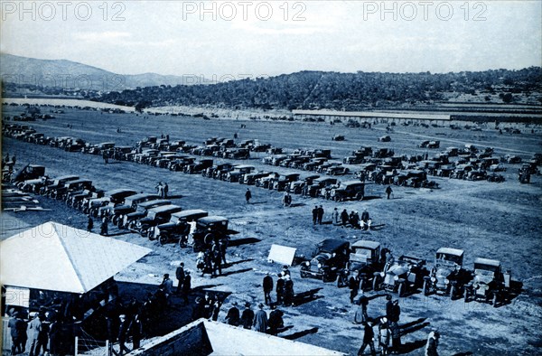 Parking of vehicles on the Autódromo Nacional de Terramar in Sitges, 1922.