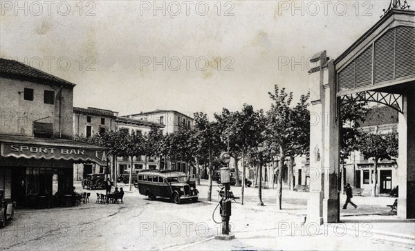 Regular bus at the stop of the bar Sport in Santa Coloma de Farners (Girona), on a postcard from ?