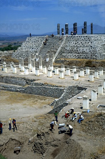 Tula, religious civic center of the Toltec culture founded around 900 BC. JC, under the name Toll?