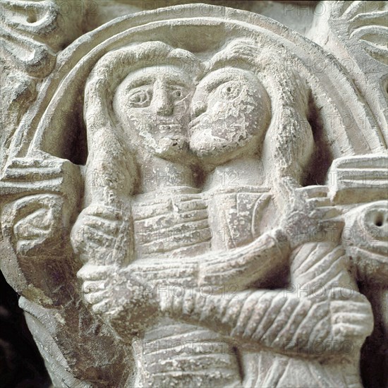 Couple of lovers, detail of a capital in the cloister of the Monastery of Santa Maria de l'Estany.