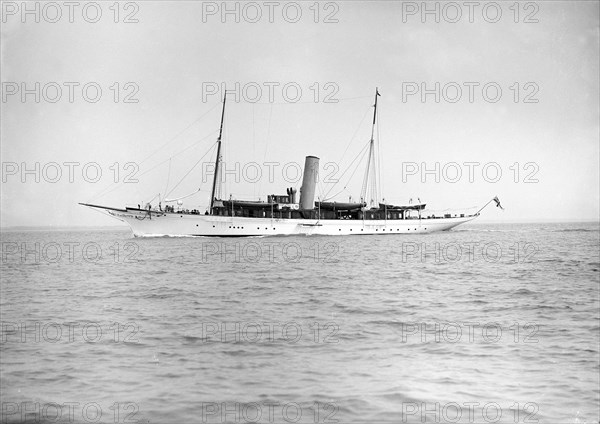 The steam yacht 'Vanessa' under way,1913. Creator: Kirk & Sons of Cowes.