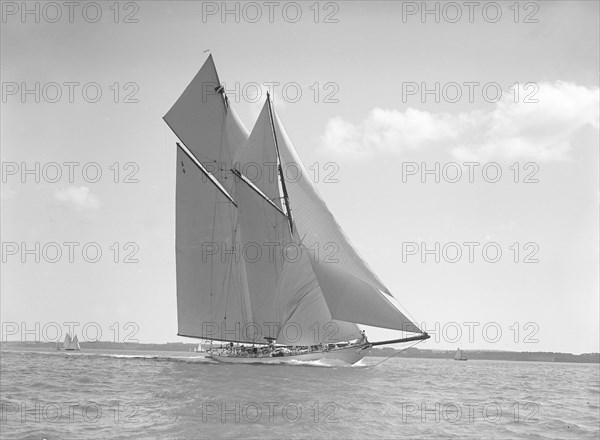 The handsome racing schooner 'Waterwitch', 1911. Creator: Kirk & Sons of Cowes.