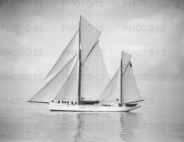 The 134 ton ketch 'Lavengro' under sail, 1911. Creator: Kirk & Sons of Cowes.