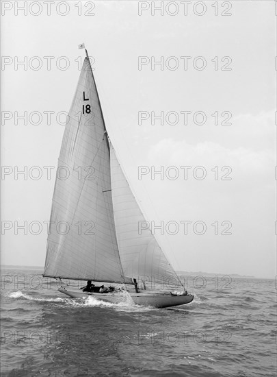 The 6 Metre sailing yacht 'Peterkin', 1914. Creator: Kirk & Sons of Cowes.