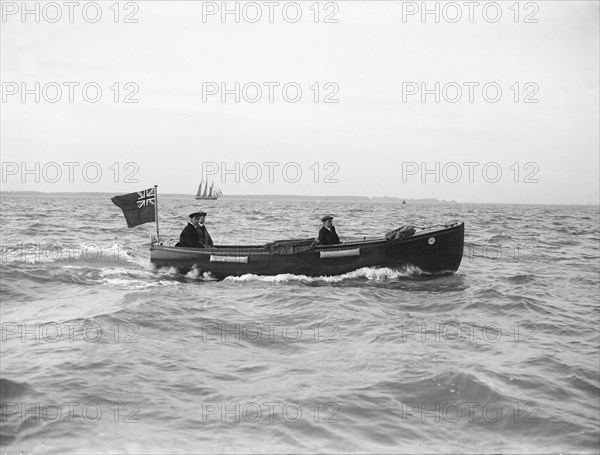 Bona's motor launch under way, 1912. Creator: Kirk & Sons of Cowes.