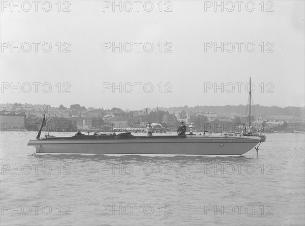 Sea sled 'Miss England' at anchor, 1922. Creator: Kirk & Sons of Cowes.