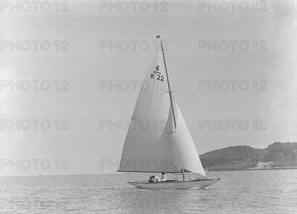 The 6 Metre class 'Maid Marion' (K22) sailing close-hauled, 1921. Creator: Kirk & Sons of Cowes.